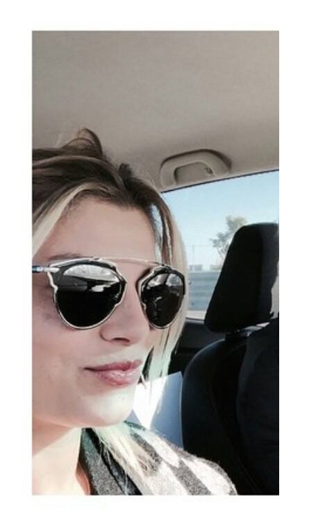 La bella cantante Emma Marrone con occhiali da sole Christian Dior So Real